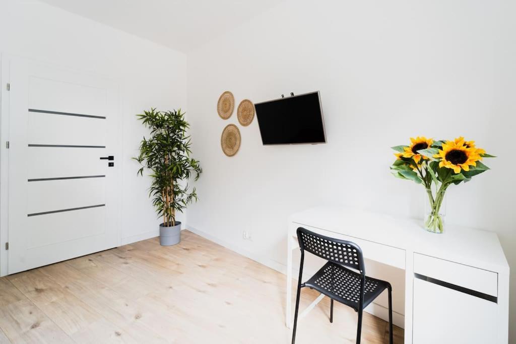 City Center - 3 Rooms - New Building - Private Parking Place - Garage Вроцлав Экстерьер фото